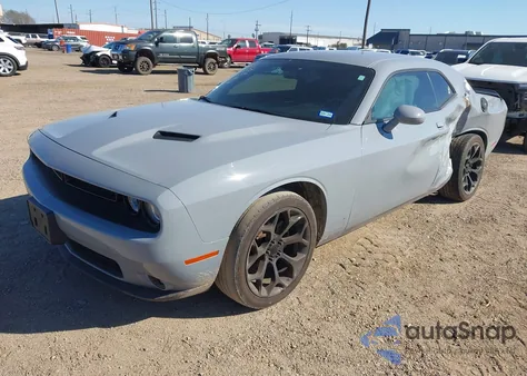 2022 Dodge Challenger Sxt z USA, uszkodzony, nr VIN 2C3CDZAG1NH132113